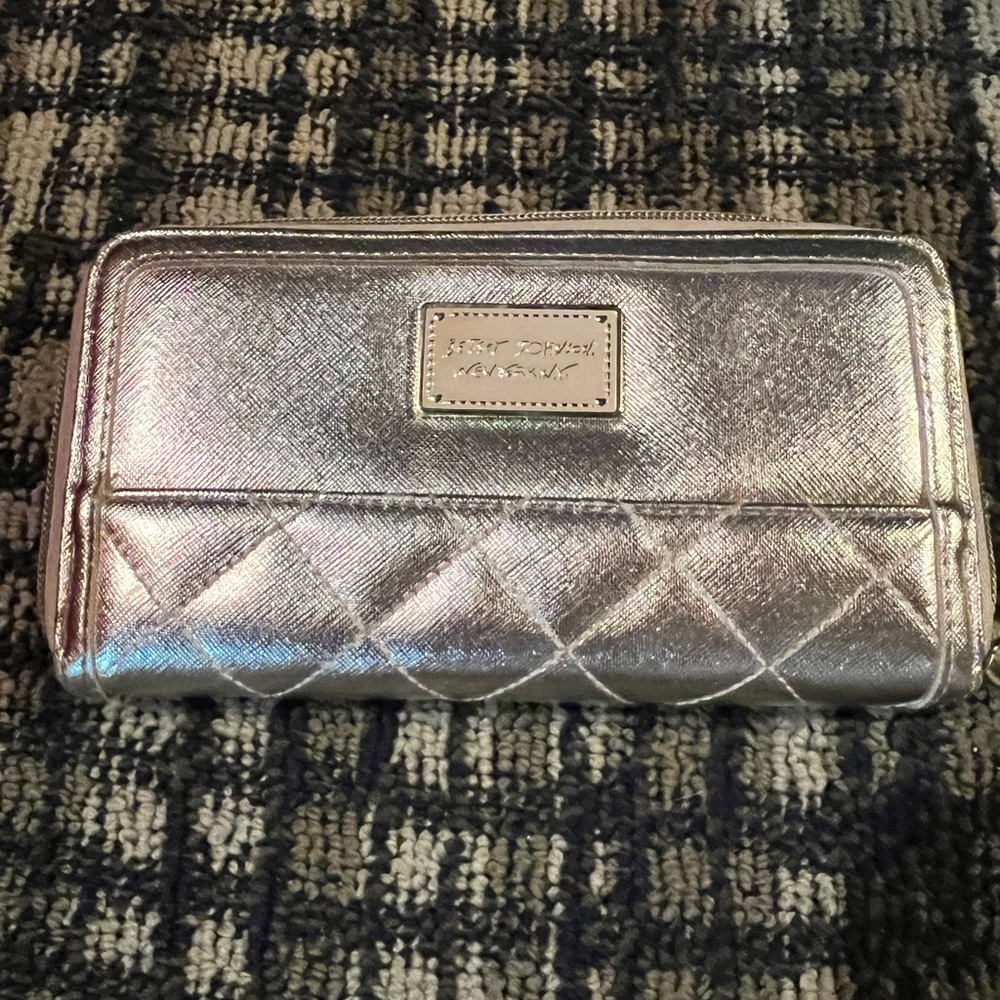 Betsey Johnson wallet. Like new! Fabulous condition.